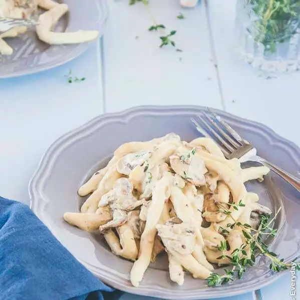 An impossibly creamy dairy free vegan alfredo sauce recipe made from ...