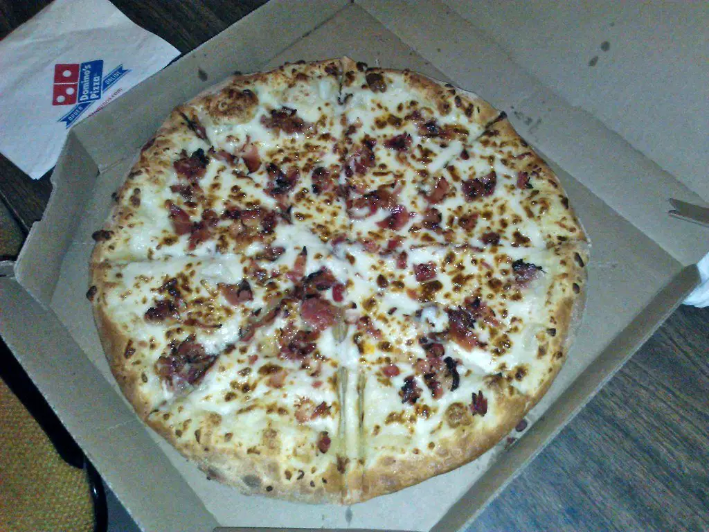 Bacon Pizza with white sauce