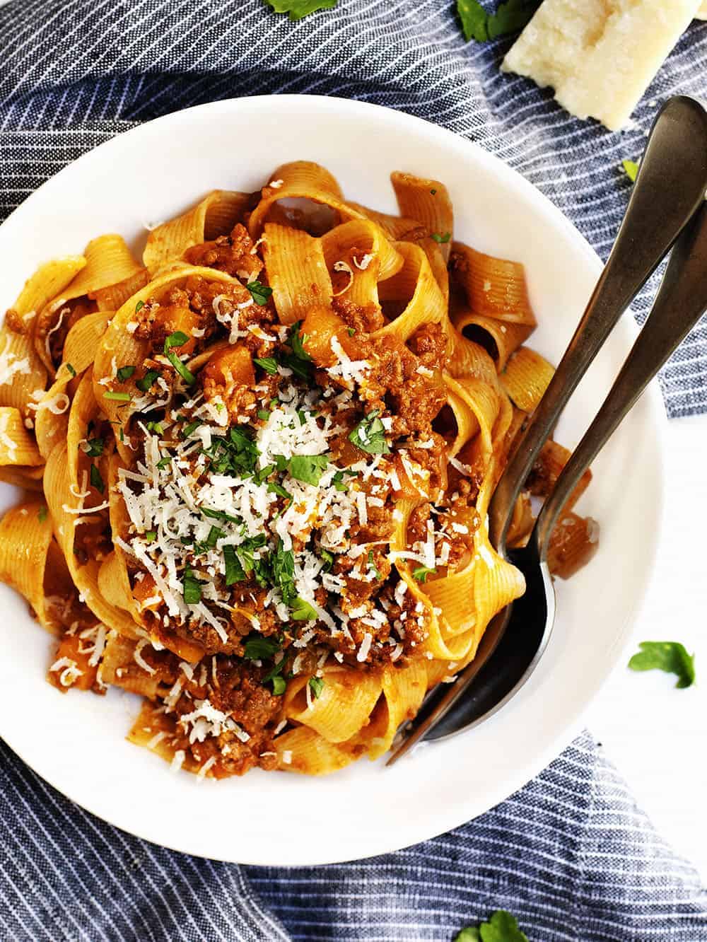 Easy pasta recipes with ragu sauce bi
