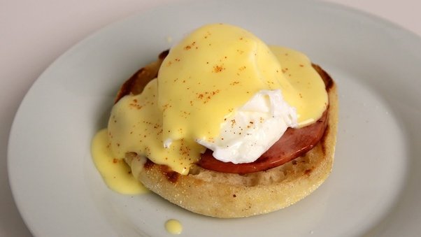 Exactly what do you put a hollandaise sauce on?