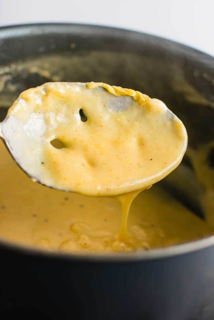 How Do You Make a Quick Cheese Sauce?