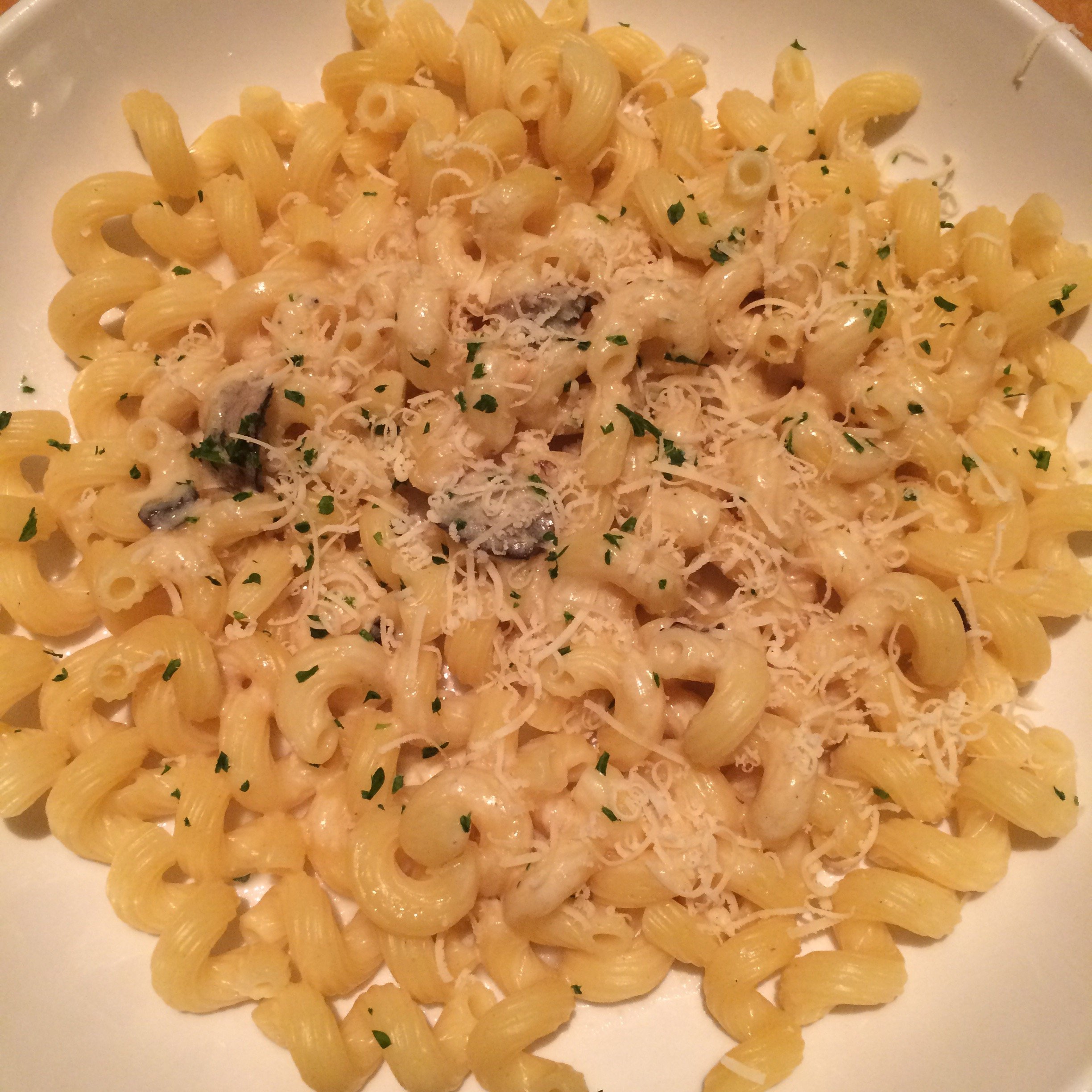 Olive Garden Creamy Mushroom sauce review (Never Ending Pasta Month ...