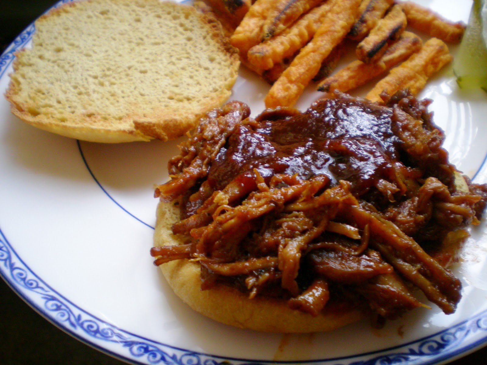 Slow Cooker BBQ Pulled Pork with Homemade Barbeque Sauce ...