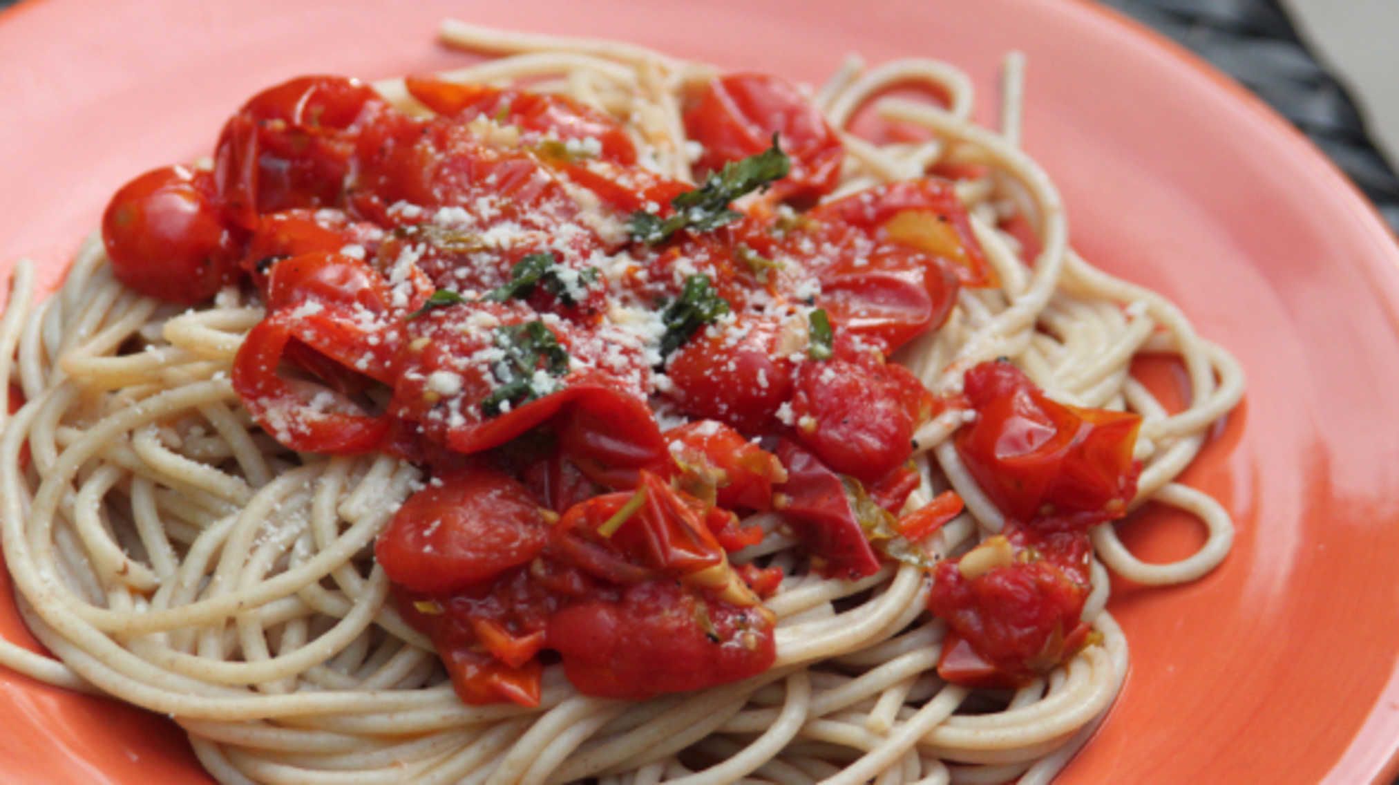Spaghetti with Cherry Tomatoes, Oil and Vinegar Sauce ...